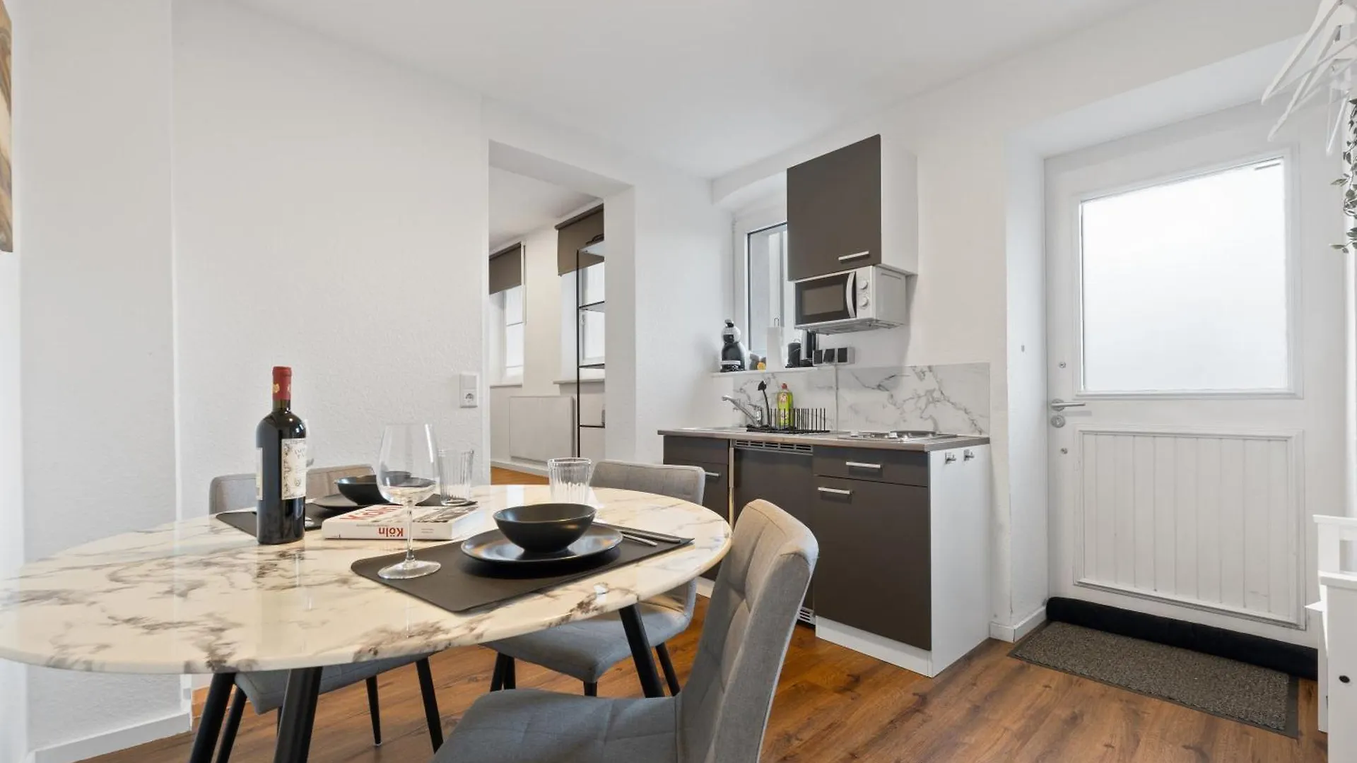 Modernes Apartement Am Rhein In Ruhiger Lage Cologne 0*,  Germany