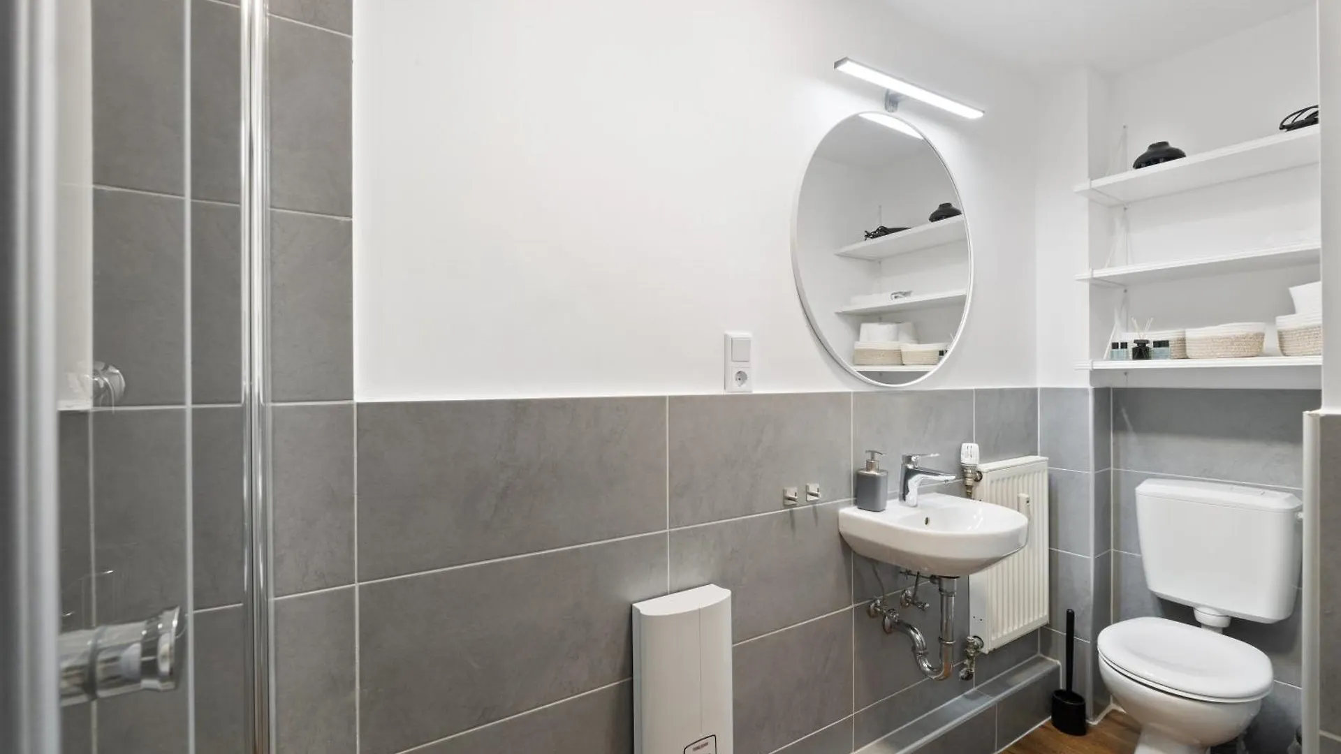 Modernes Apartement Am Rhein In Ruhiger Lage Cologne