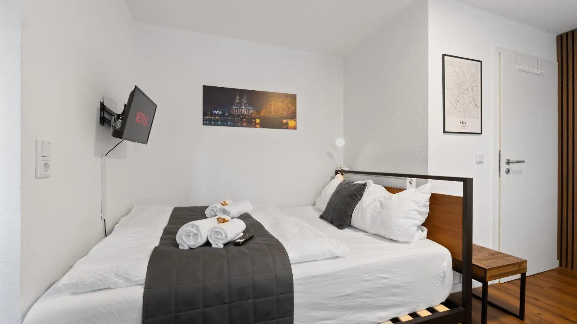 Modernes Apartement Am Rhein In Ruhiger Lage Cologne