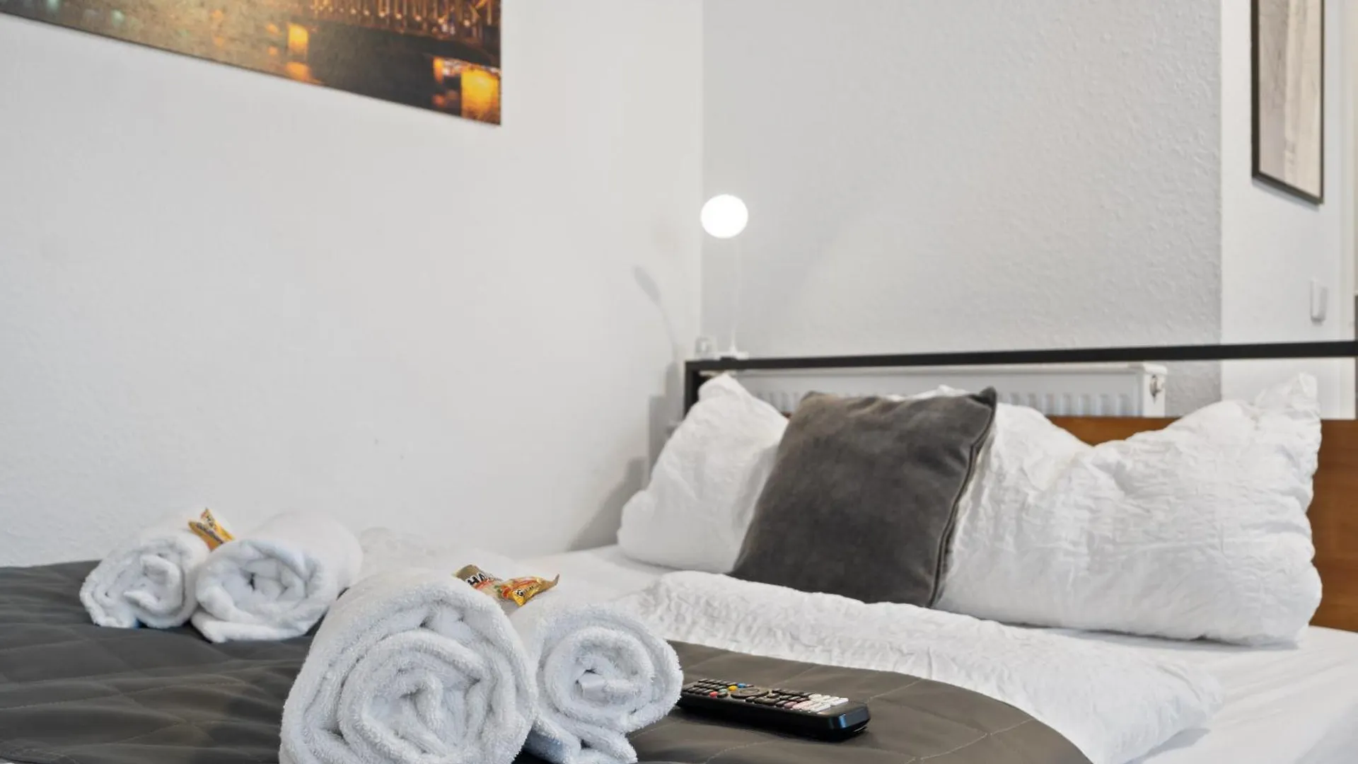 Modernes Apartement Am Rhein In Ruhiger Lage Cologne Apartment