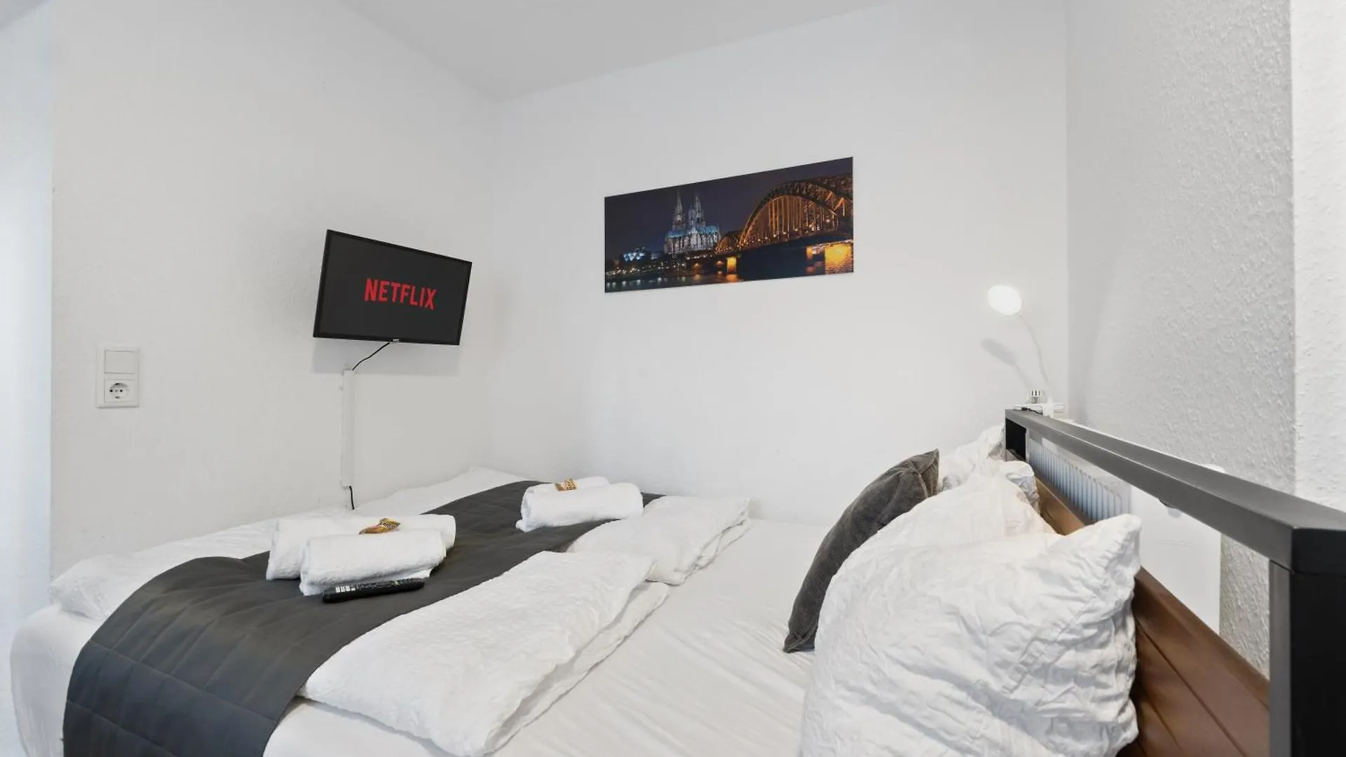 Apartment Modernes Apartement Am Rhein In Ruhiger Lage Cologne Germany